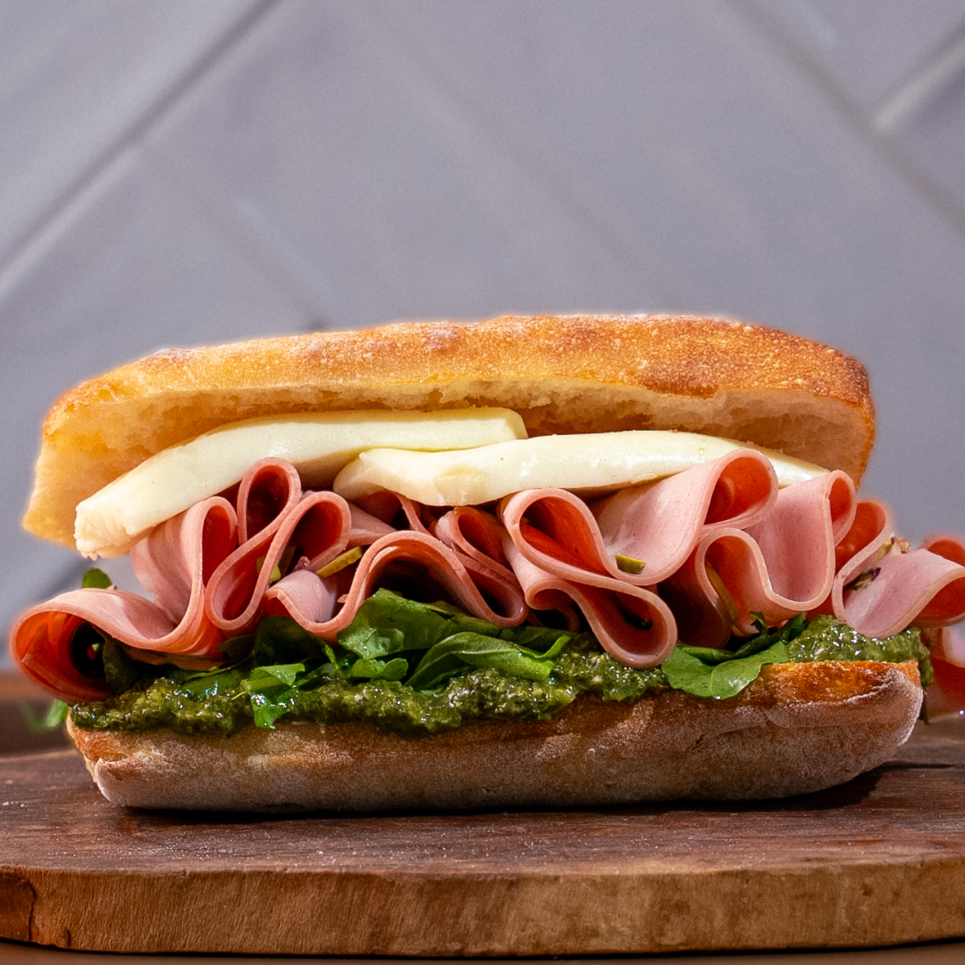 SANDWICH MORTADELA CON PISTACHOS