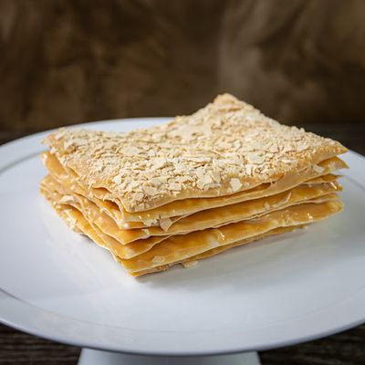 Torta de hojarasca manjar casero M 6P