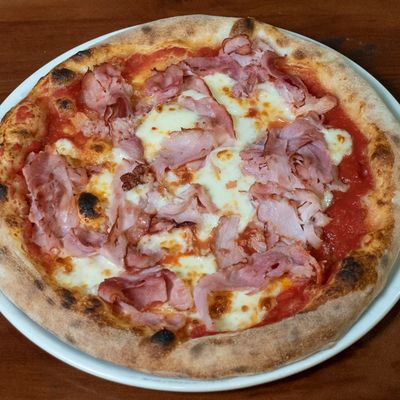 Pizza Prosciutto Funghi