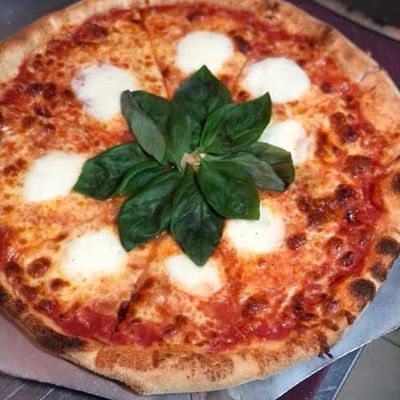 Margarita con mozzarella de búfala