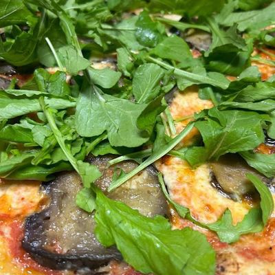 Rúcula - berenjena asada