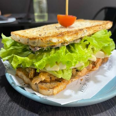 Sándwich pollo salteado