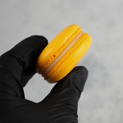 Macaron de Mango Maracuyá