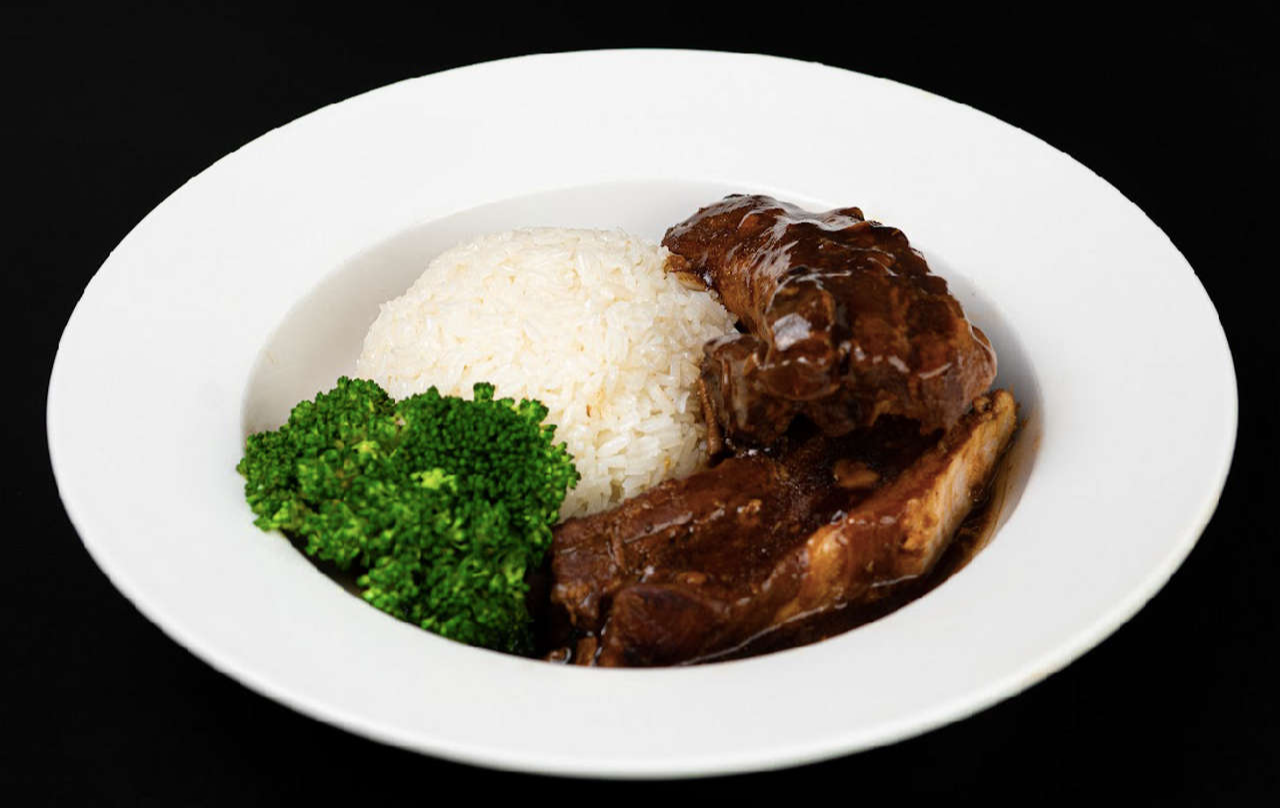 Costillar Oriental con Arroz
