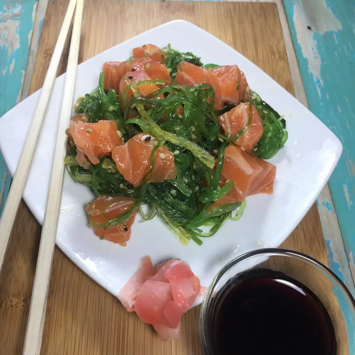 Wakame salmón
