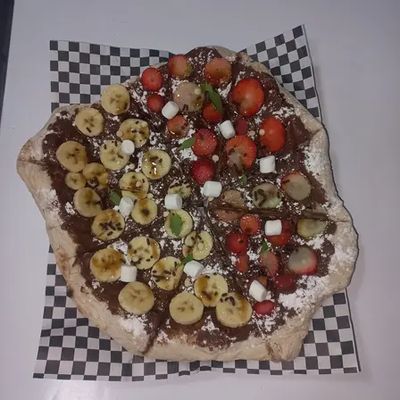 Pizza Plátano-Frutillas con Nutella