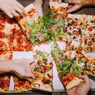 PROMO PIZZA GIGANTE (60 X 40 CMS). 6 A 8 PERSONAS