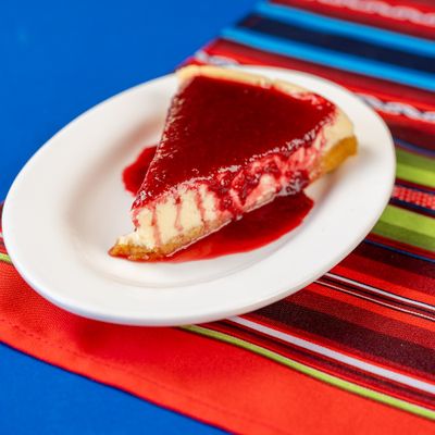 Cheesecake con Salsa de flor de Jamaica