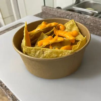 Nachos con Salsa de Queso