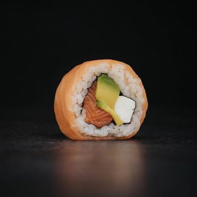 60. Salmón, Palta, Queso Crema