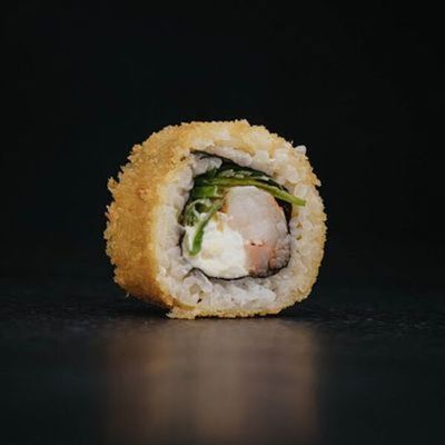604. Salmón, Palta, Ciboulette, Salsa Spicy
