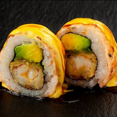 667. Camarón Furai, Palta. Envuelto en Salmón Grillado con Salsa de Ají  Amarillo