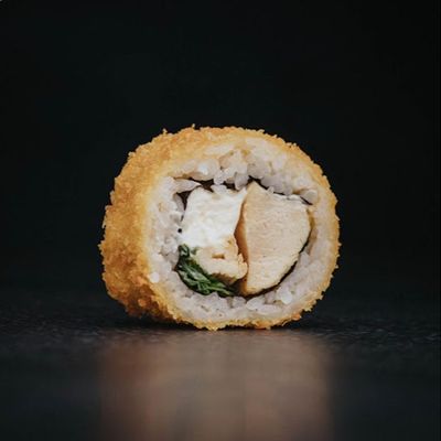 605. Pollo Furai, Palta, Queso Crema, Ciboulette 