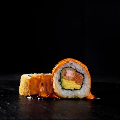 613. Camarón Furai, Salmon, Palta con Topping de Salsa Spicy 