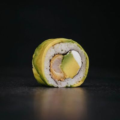 27. Camarón Furai, Queso Crema, Ciboulette, en Palta y Cest de Limón de Pica