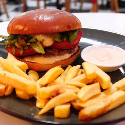 HAMBURGUESA CLÁSICA