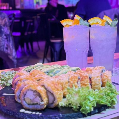 Promo 30 piezas de sushi + 2 mojitos sabor a elección  