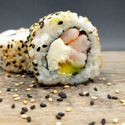 Sésamo: camaron, queso y palta 