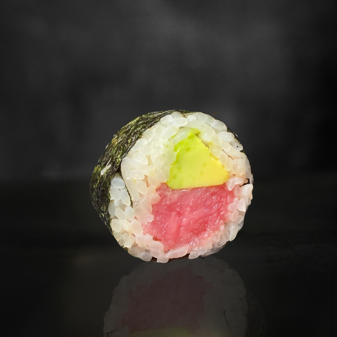 Tuna avocado maki