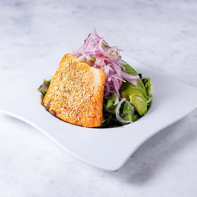 Ensalada criolla salmón