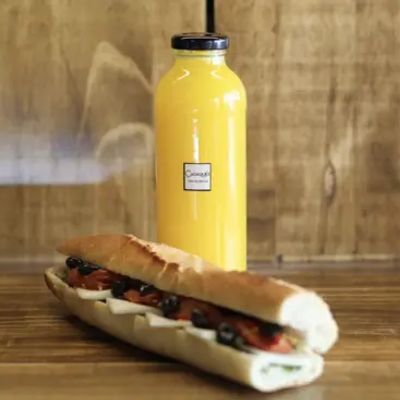 Sandwich + Jugo de Naranjas