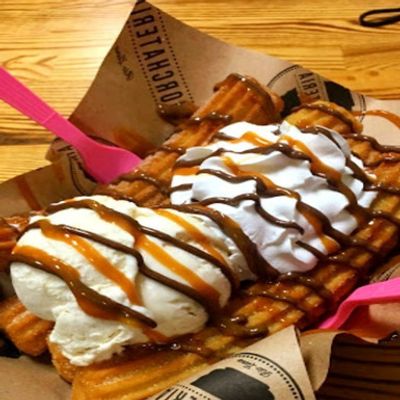 6 Churros + 2 porciones de helado
