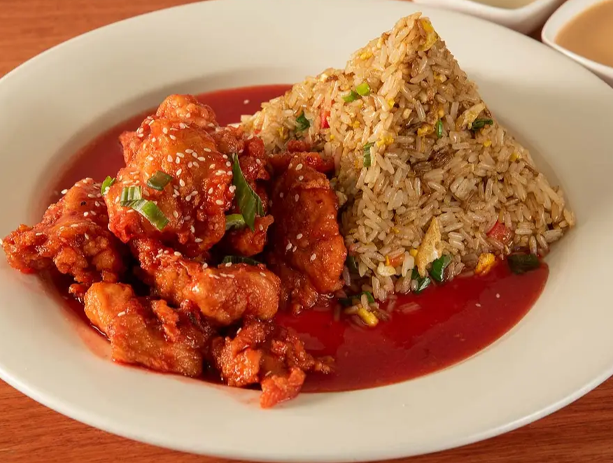 Pollo Tipakay con Chaufa