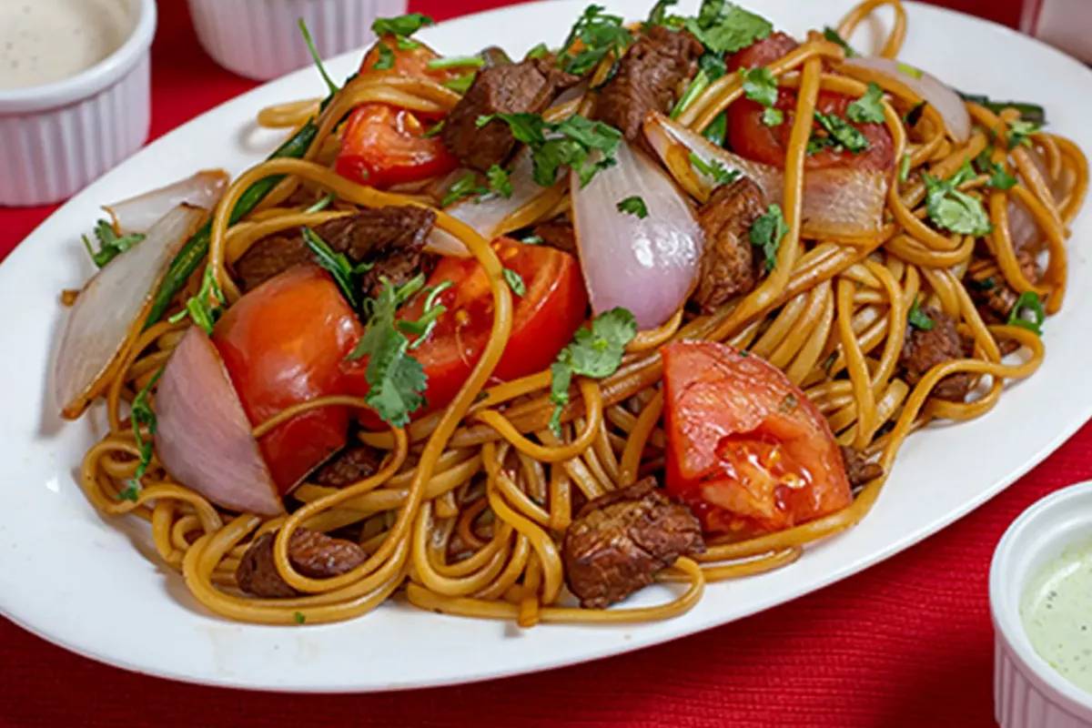 Tallarín Criollo de Carne