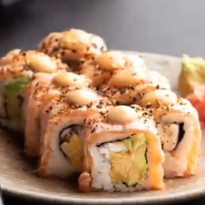 Salmón spicy maki