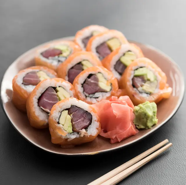 Hanamaki Roll De Salmón.