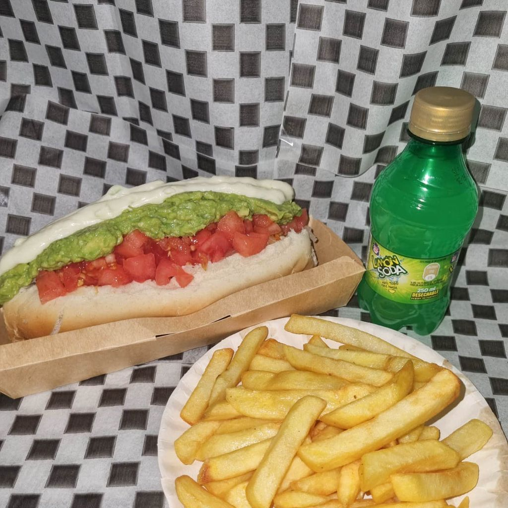 Combo 1 - Completo Mediano + Papas Medianas + Bebida 250ml