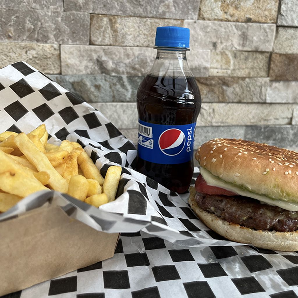 Combo 4 - Hamburguesa 180gr + Papas Fritas + Bebida