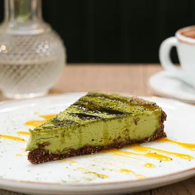 TARTA MATCHA MARACUYA