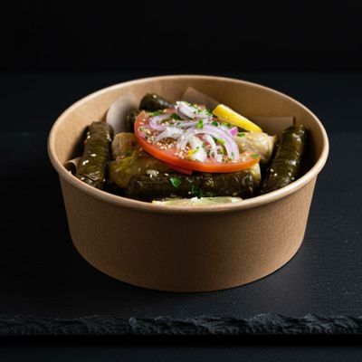 Dúo de Rellenos (vegano), hojas de parra + repollo  — 16 unid. + 2 pan pitas + 2 salsas.