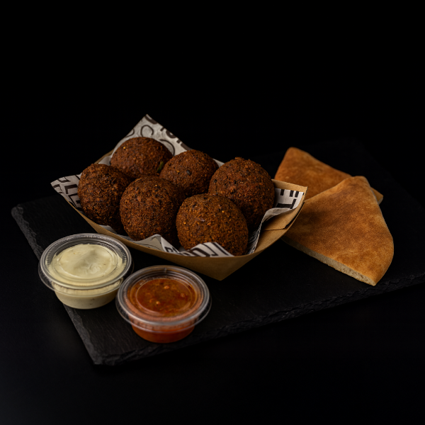 Falafel (6 unidades) + 2 Pan pitas + 2 salsas