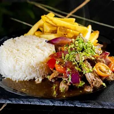 LOMO SALTADO + SHOT DE CEVICHE + BEBIDA 220ML.