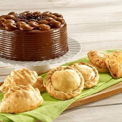 Six pack de bocadillos + Torta Pequeña