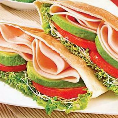 Pan Árabe Pavo y Aguacate + Acompañamiento