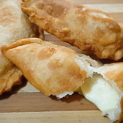 Empanadas Fritas de pollo salteado (Premium) x 5