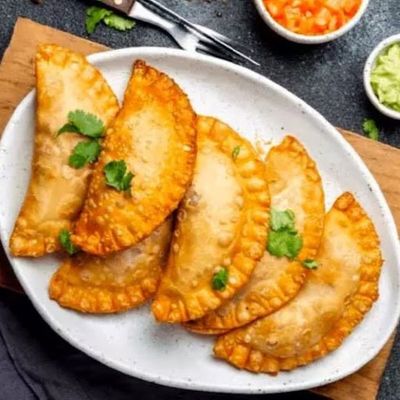 33.4 Empanadas  Media Luna