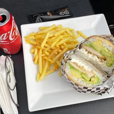 Promo Burger + Papas Fritas + Bebida