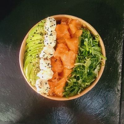 Sushi bowls salmon marinado