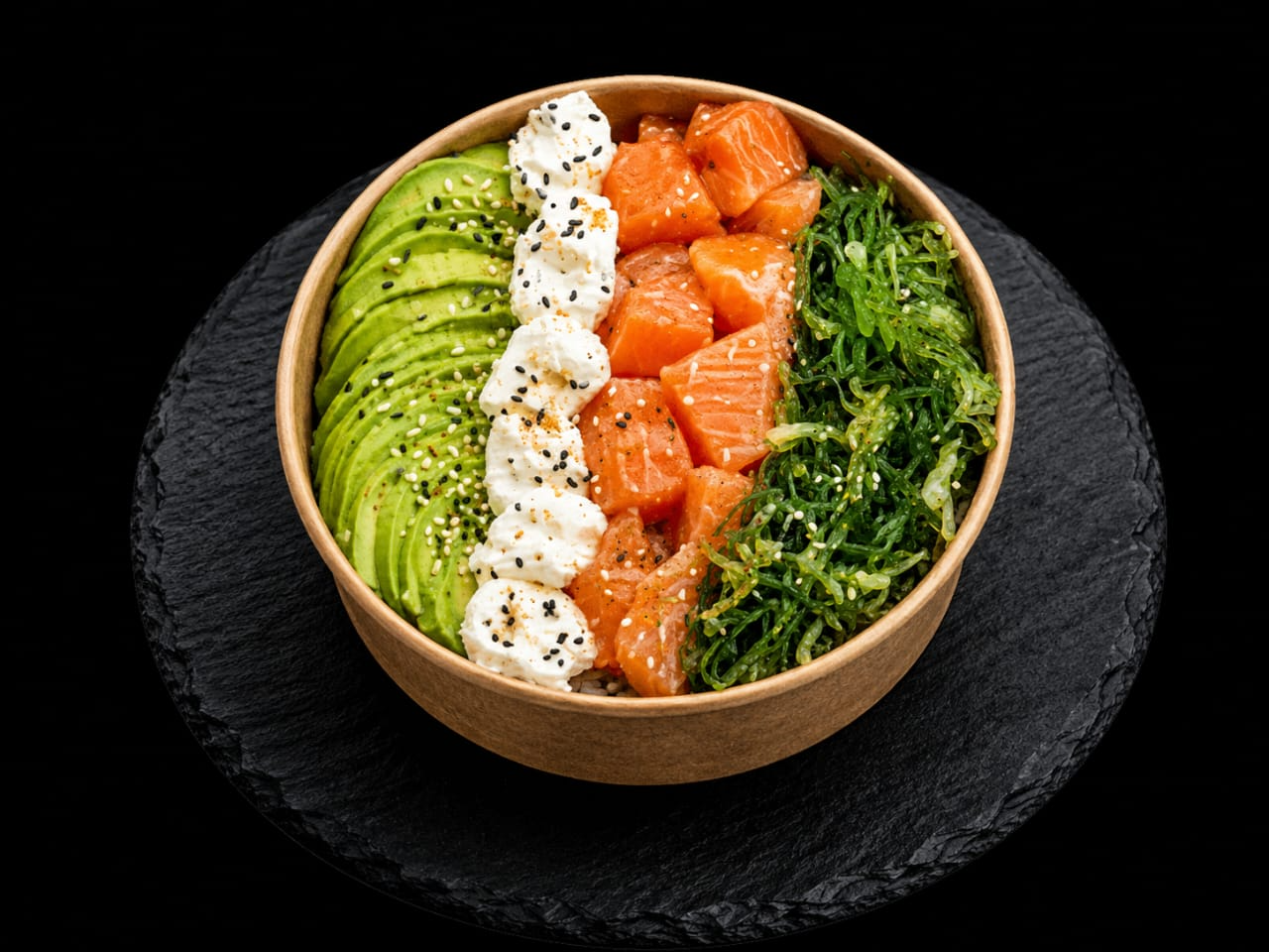 Sushi bowls salmon marinado