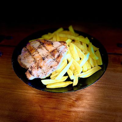 Pechuga de Pollo con Papas Fritas