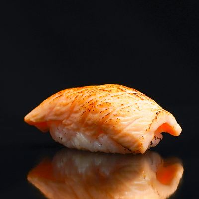 Nigiri Salmón Tataki