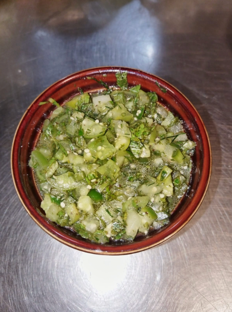 Ensalada de Tomate Verde Y Jalapeño
