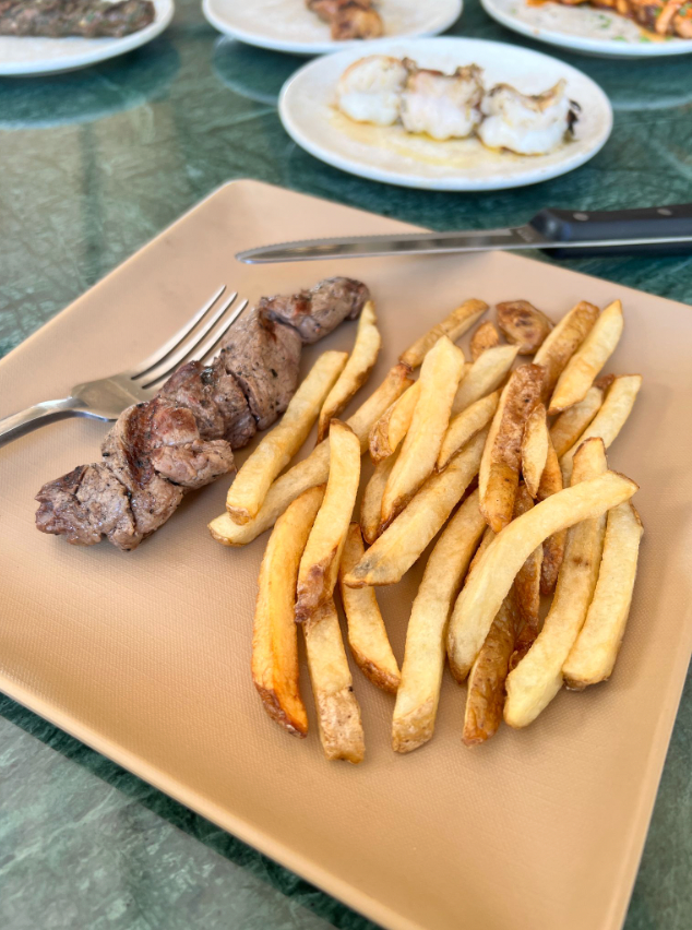 Mini Pincho de Lomito con Papas Fritas