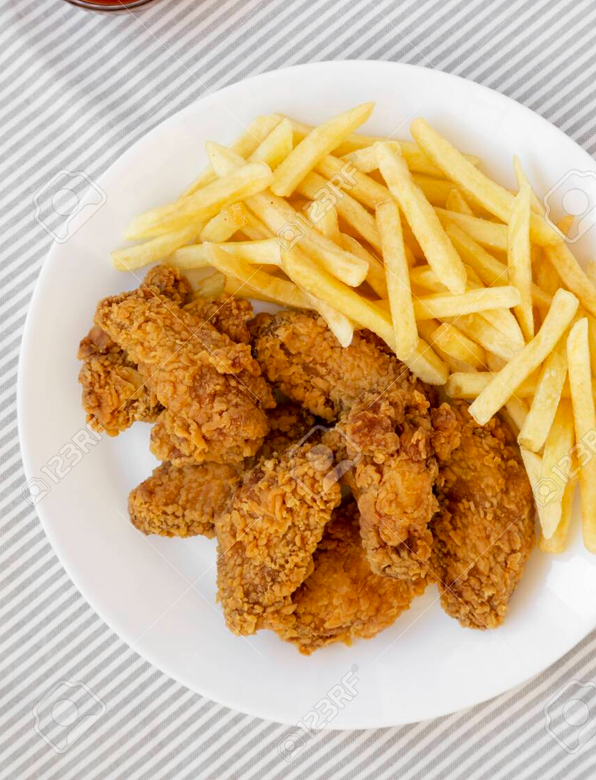 4 alitas de pollos apanados con papas