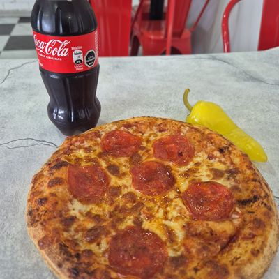 Pizza Pepperoni + bebida 250ml